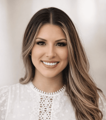 Headshot of Victoria Cook